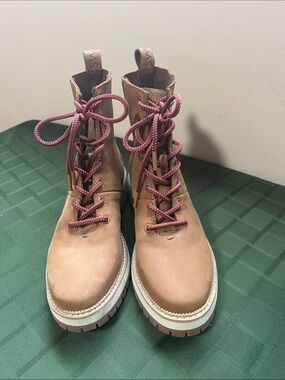Toms Women's Tan Lace-Up Platform Boots with Red Laces